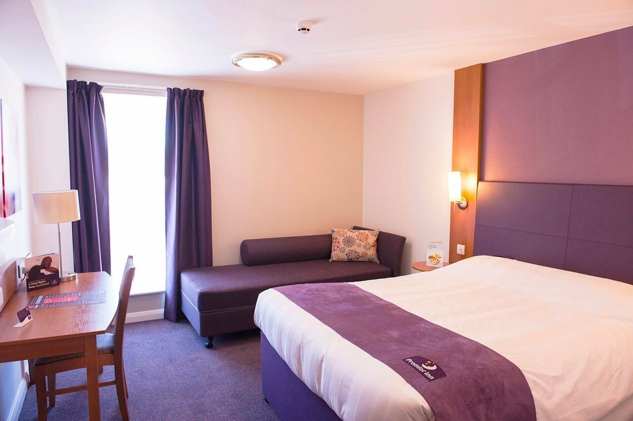 Фото Premier Inn Southampton Airport Hotel