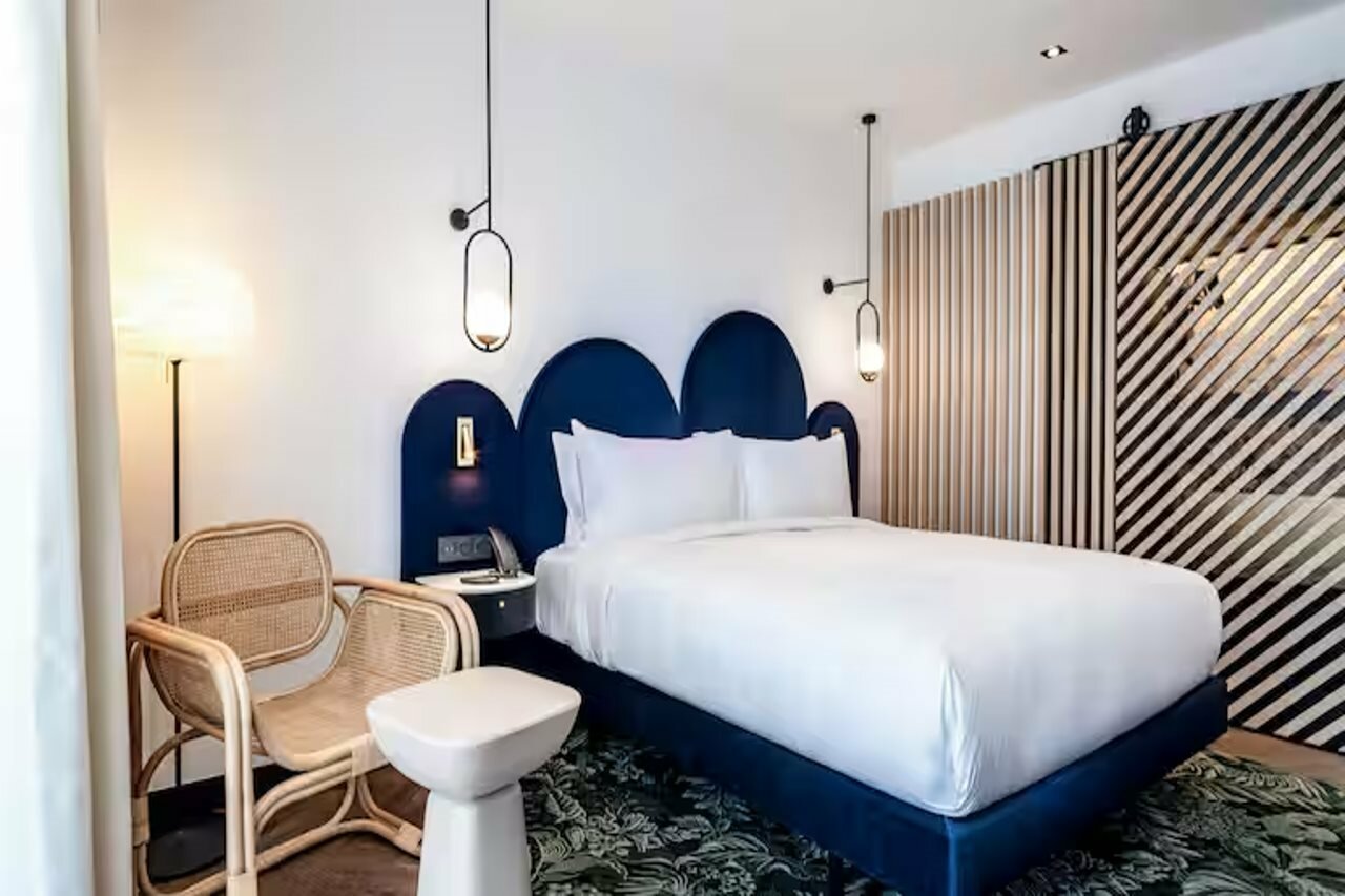 Фото DoubleTree by Hilton Nice Centre Iconic