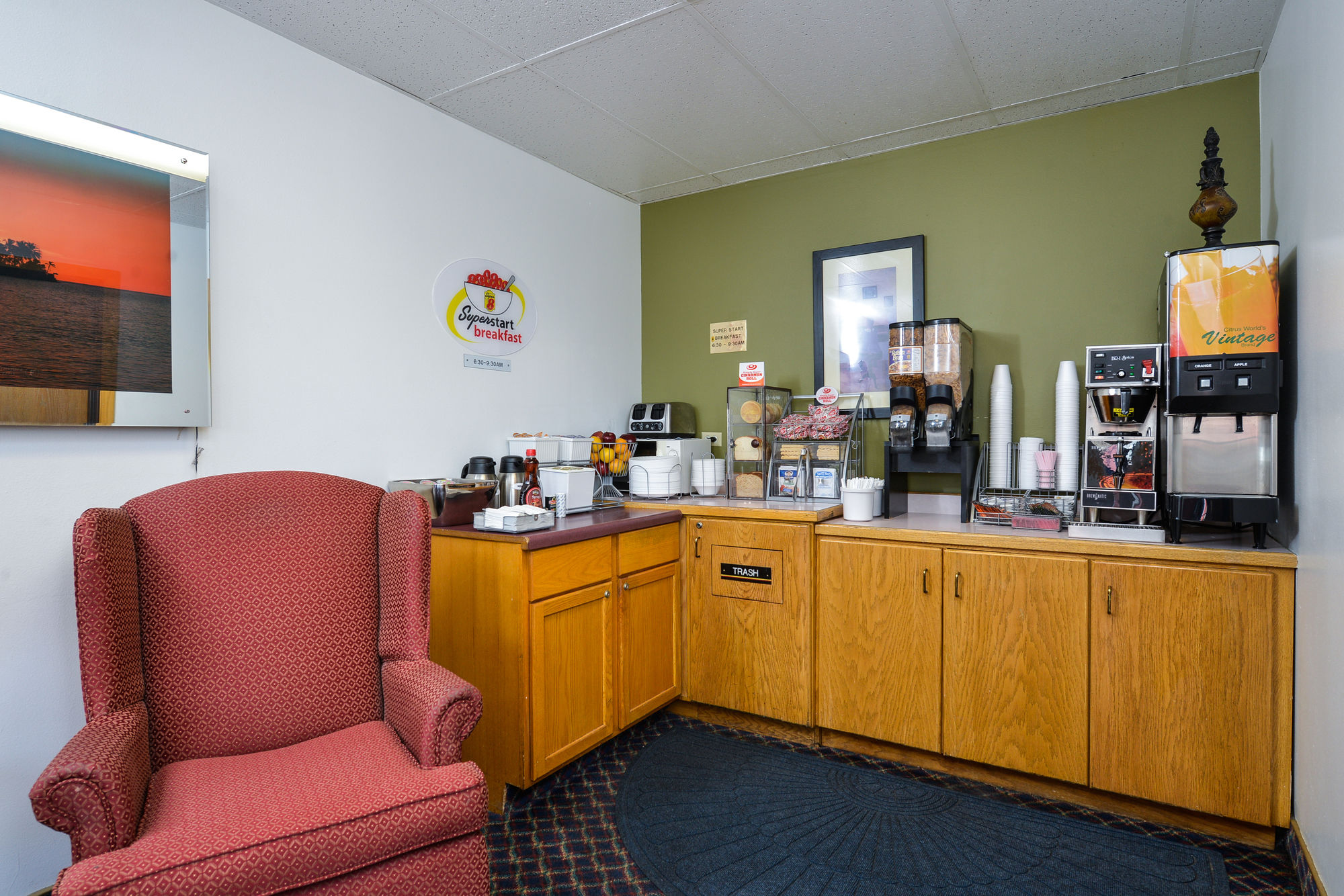 Фото Super 8 by Wyndham Minot Airport