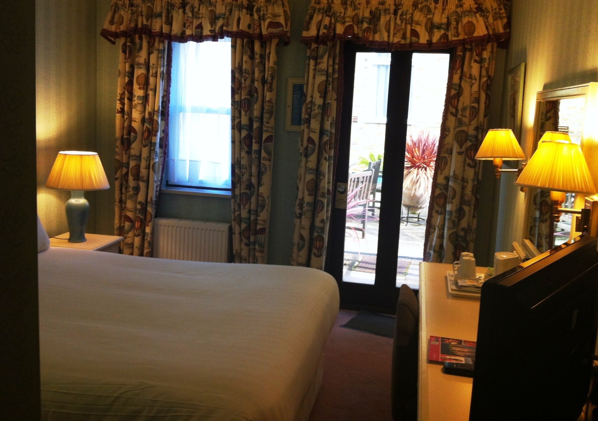 Фото Cotswold Lodge Hotel
