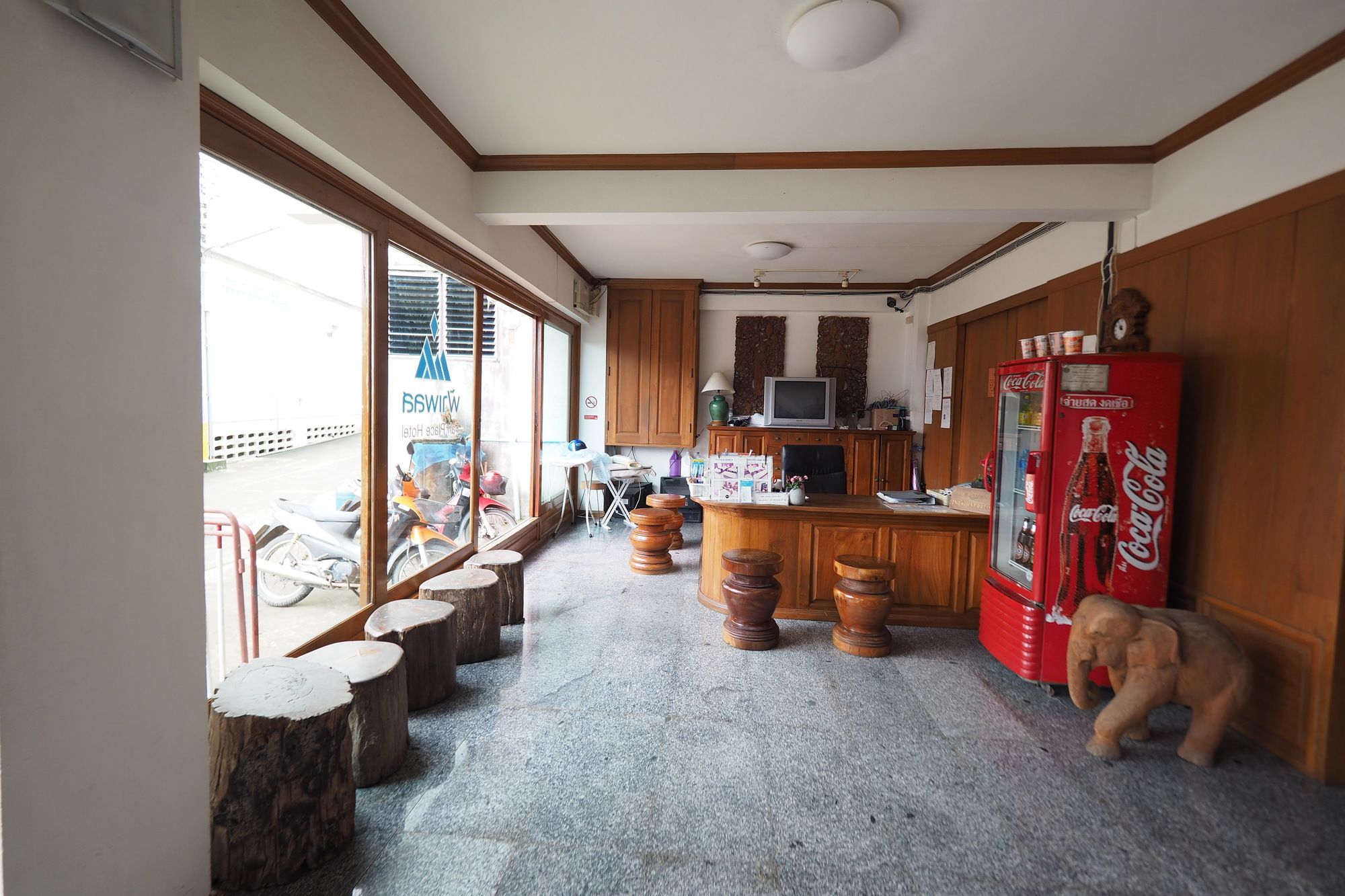 Фото Fah Place Hotel