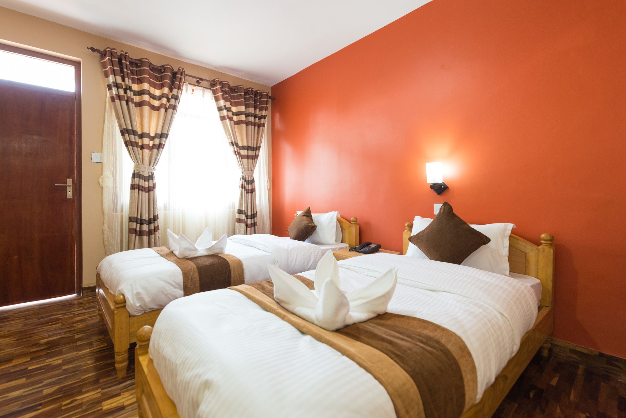 Фото отеля 2