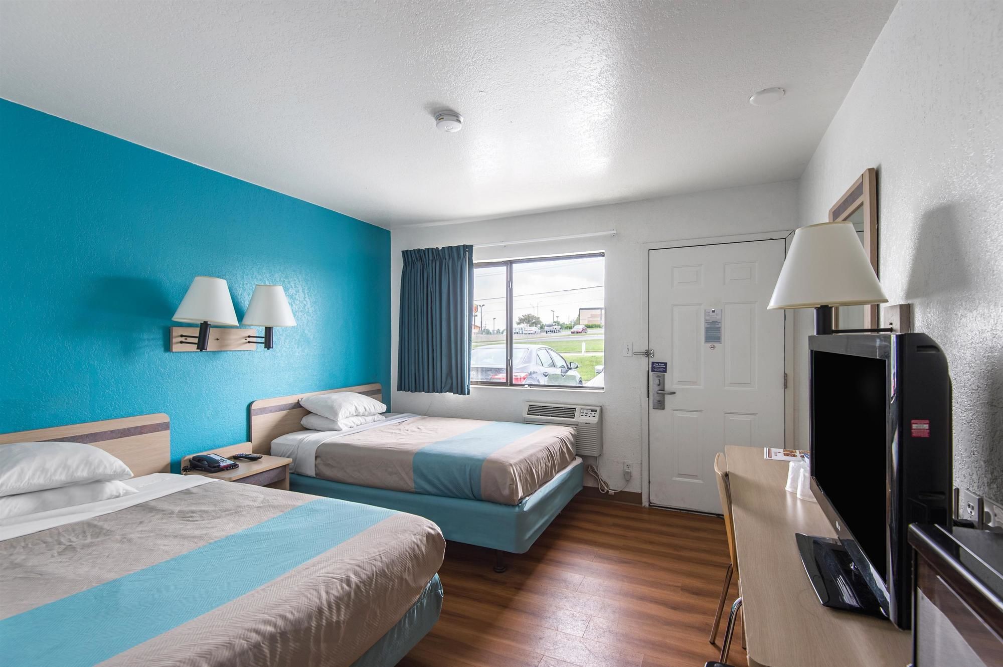 Фото отеля 2