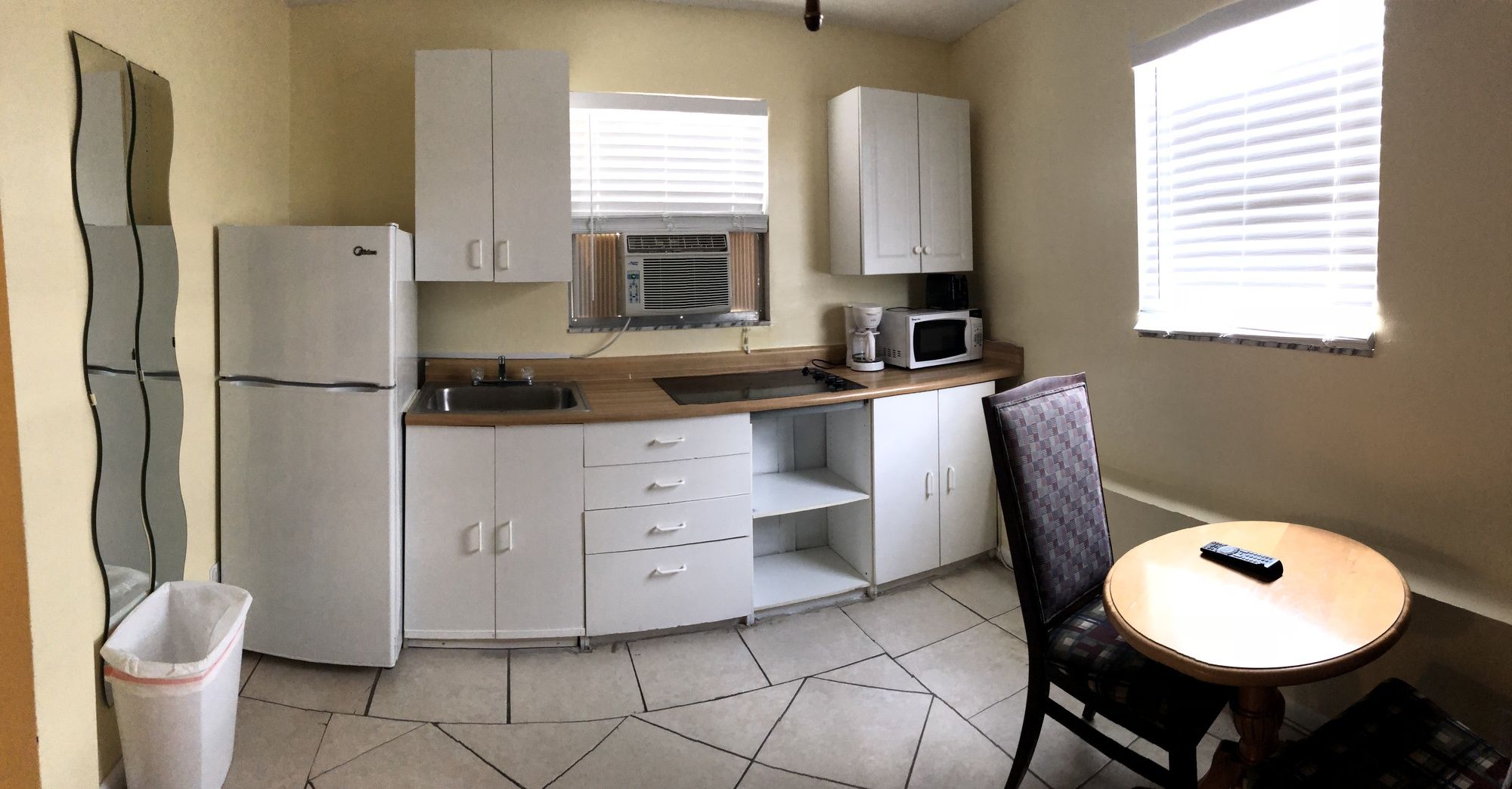 Фото Hollywood by the Sea Hotel