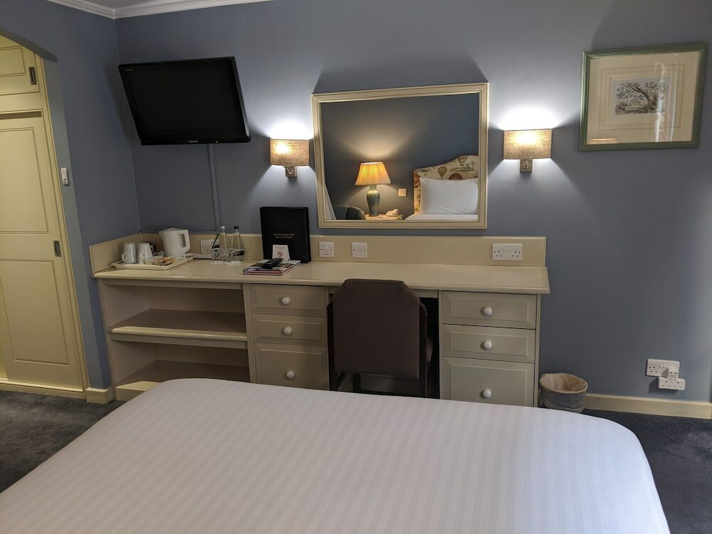 Фото Cotswold Lodge Hotel