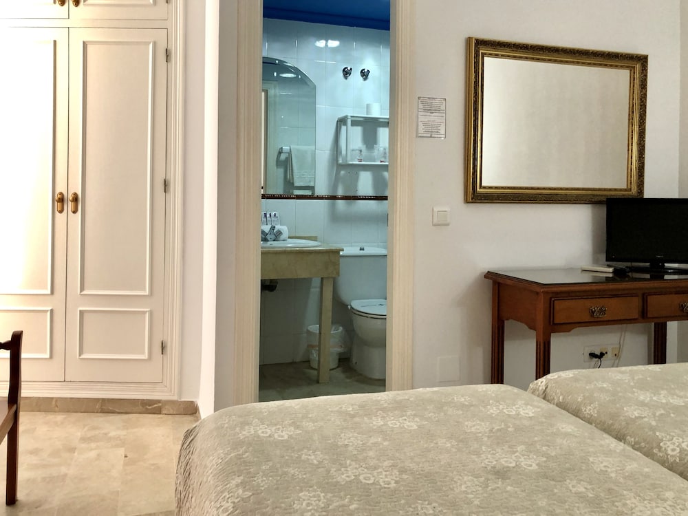 Фото Hostal Dianes