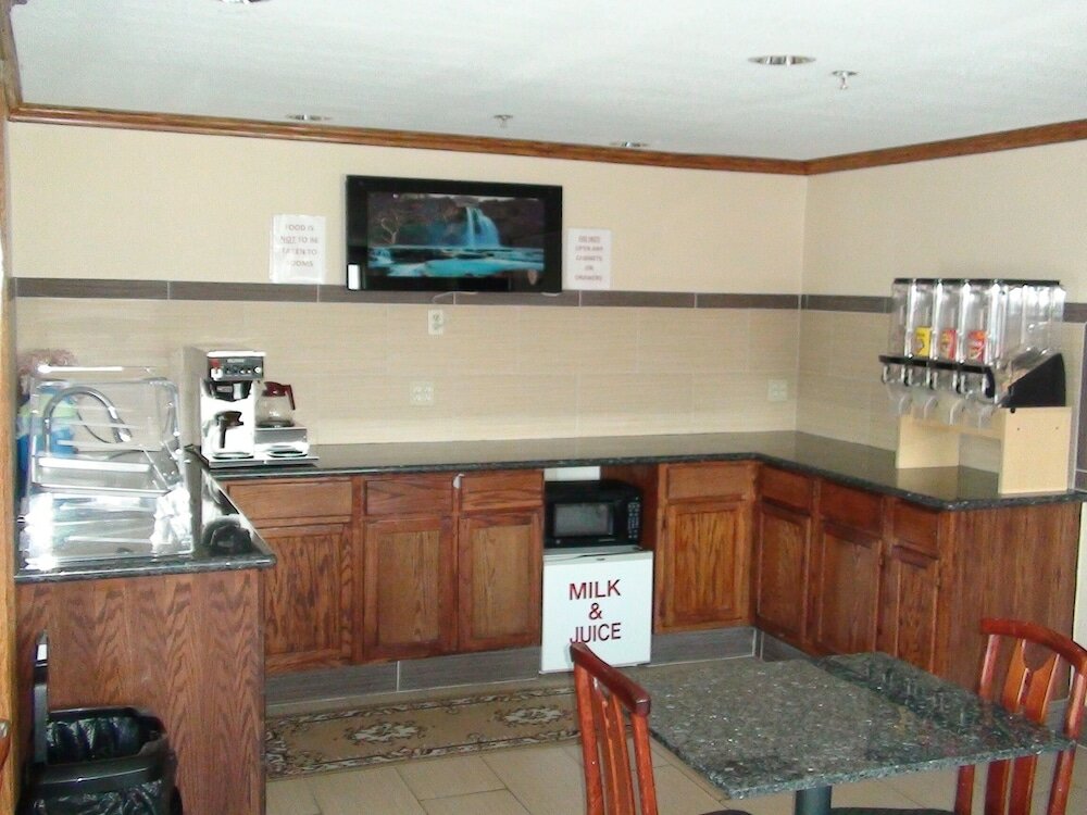 Фото Economy Inn North Oklahoma City