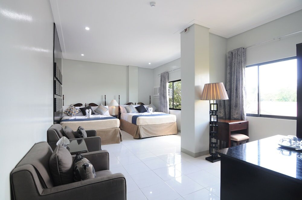 Фото 717 Cesar Place Hotel