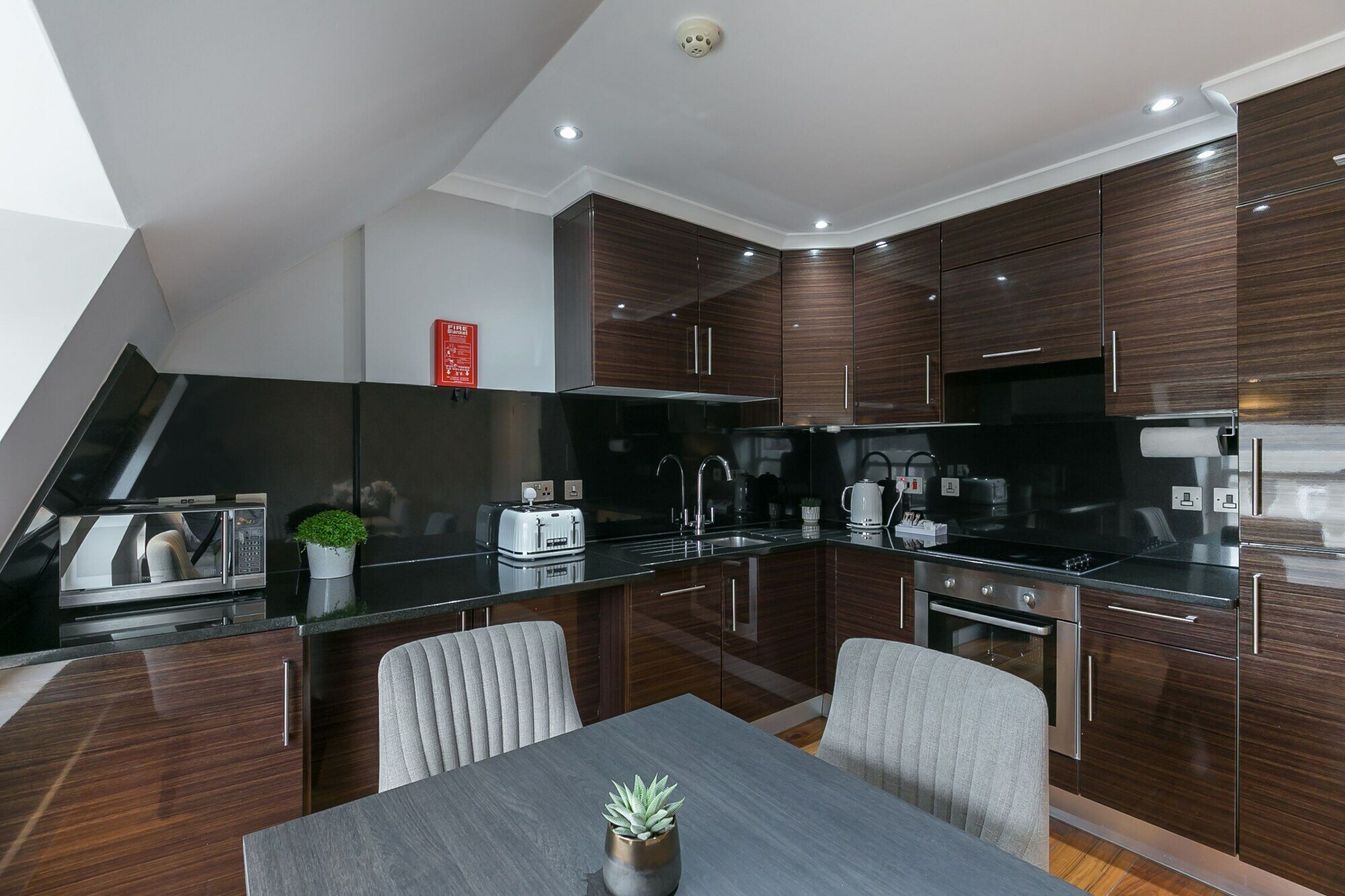 Фото Chilworth Court