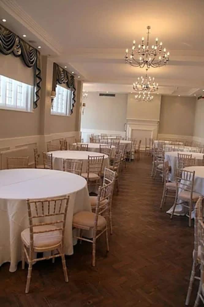 Фото The Pillar Hotel