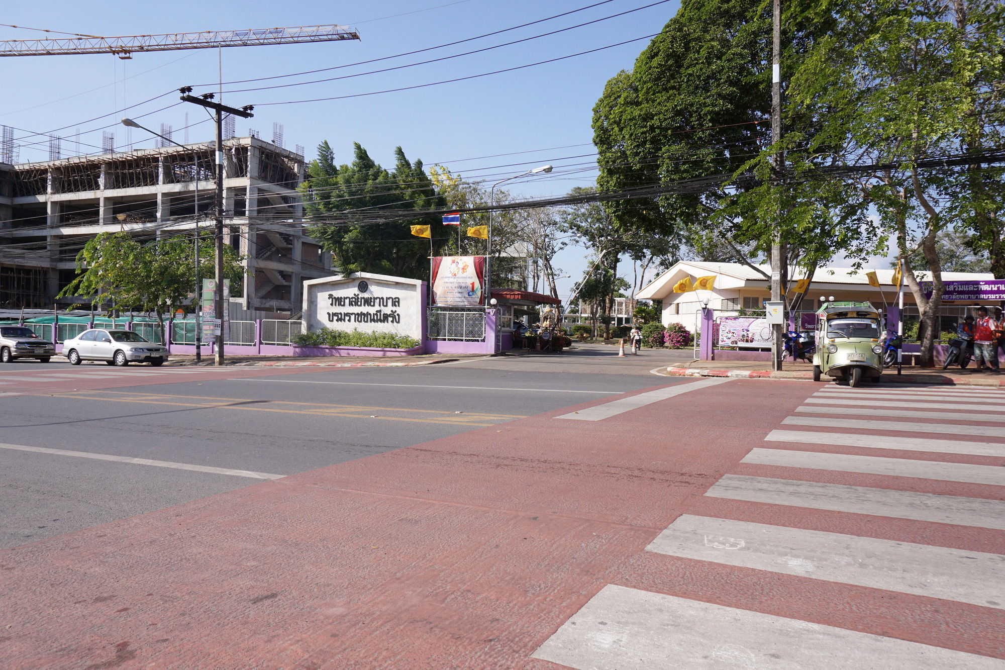 Фото Chompu Nakarin Apartment