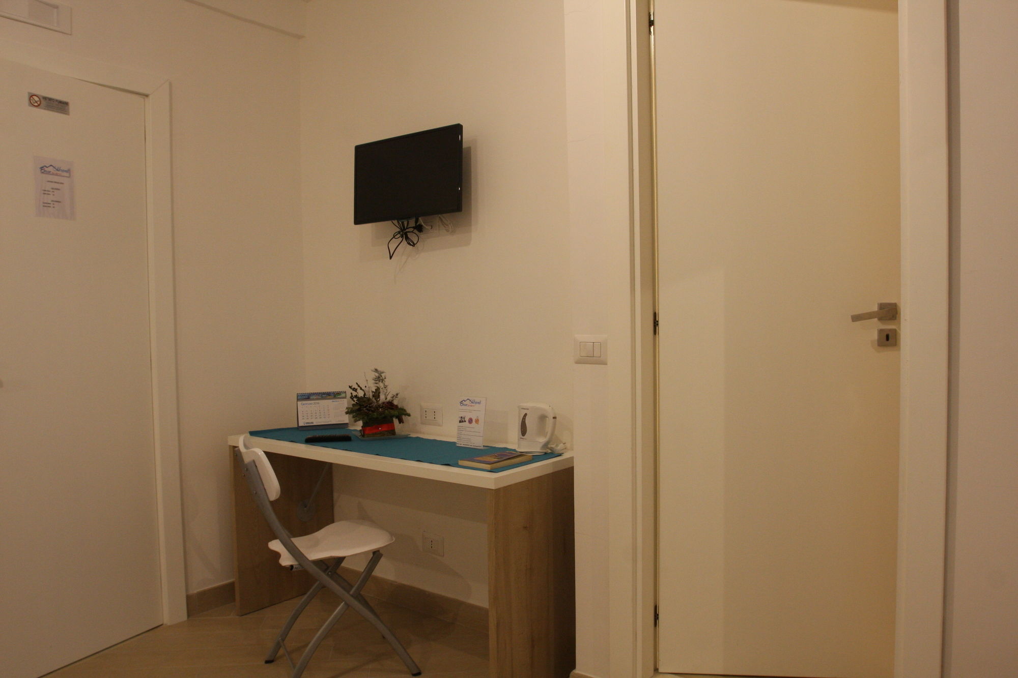 Фото Base Napoli B&b