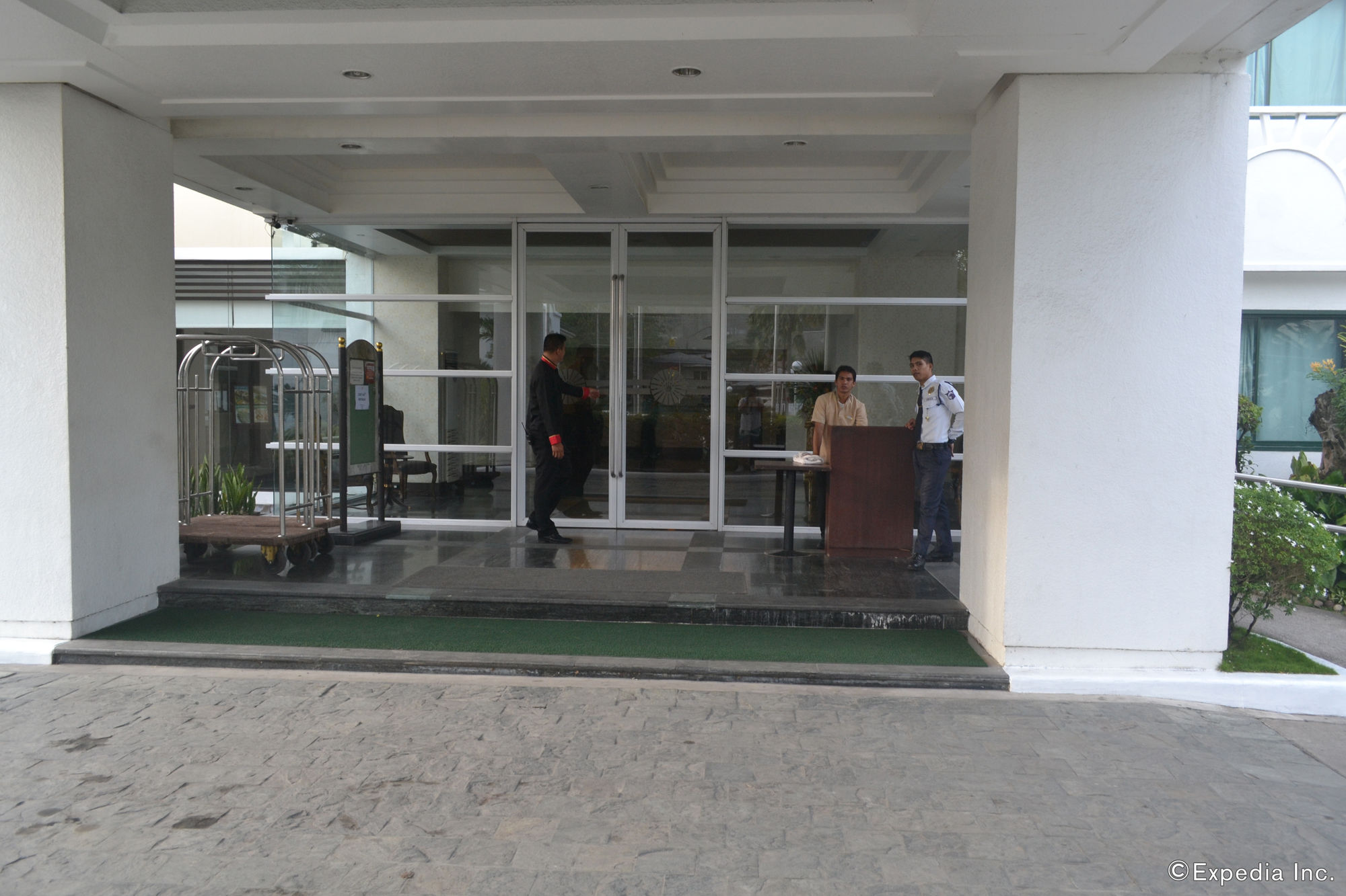 Фото East Asia Royale Hotel