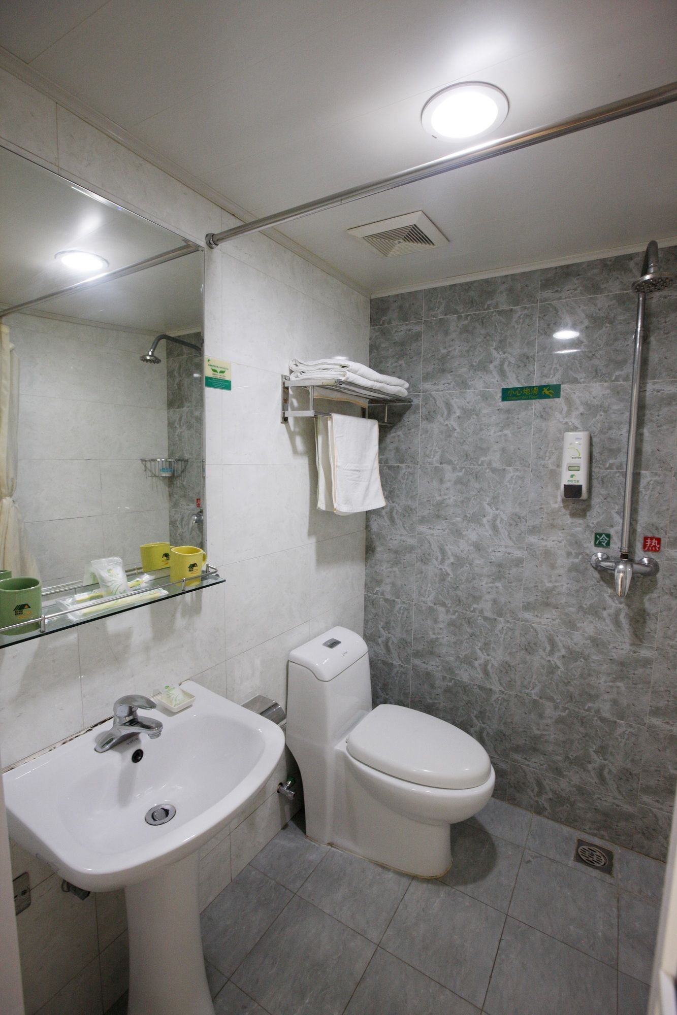 Фото Beijing Dongdan Hotel