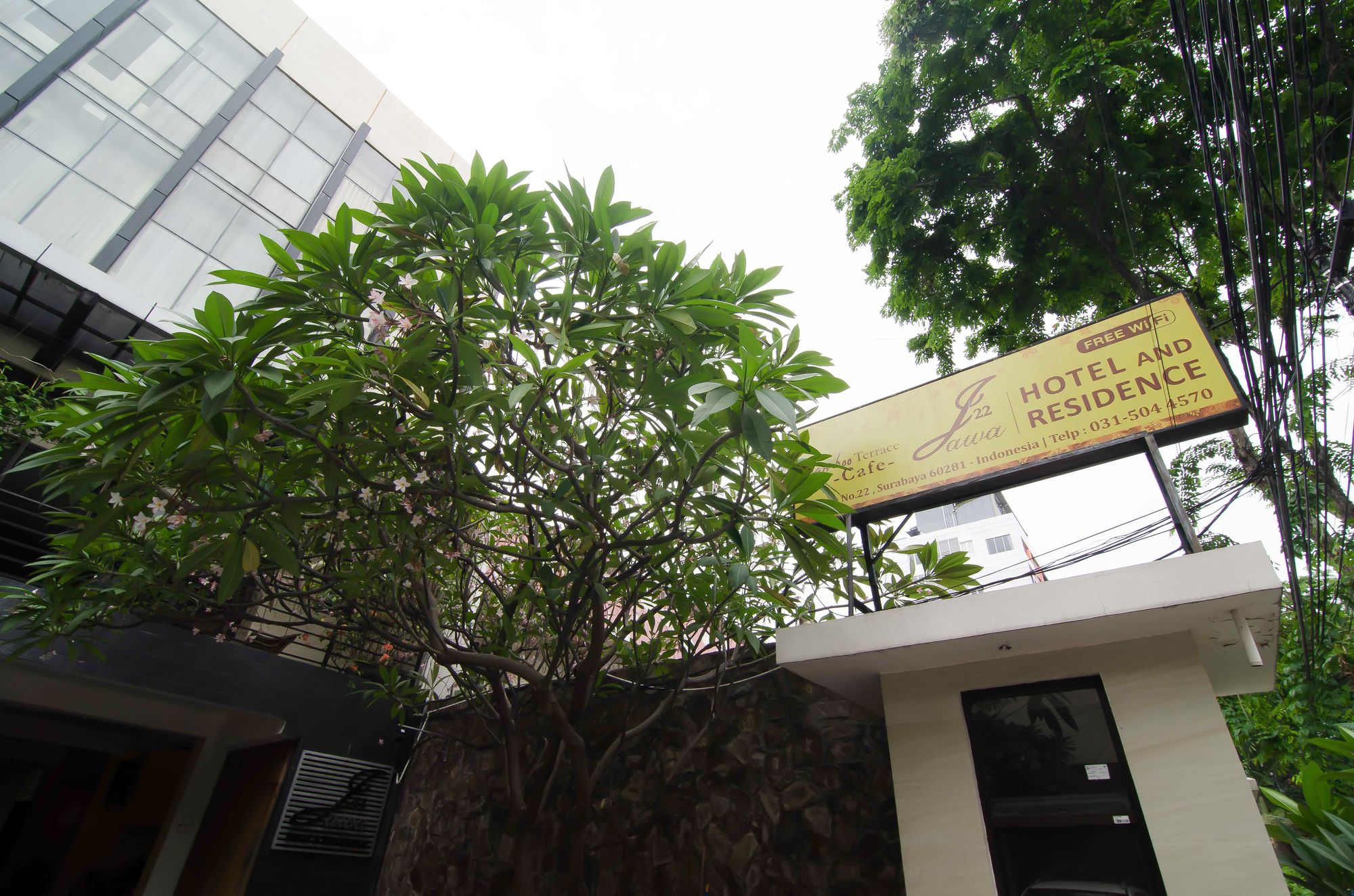 Фото RedDoorz near Gubeng Station