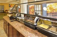 Фото Best Western Plus Raffles Inn & Suites