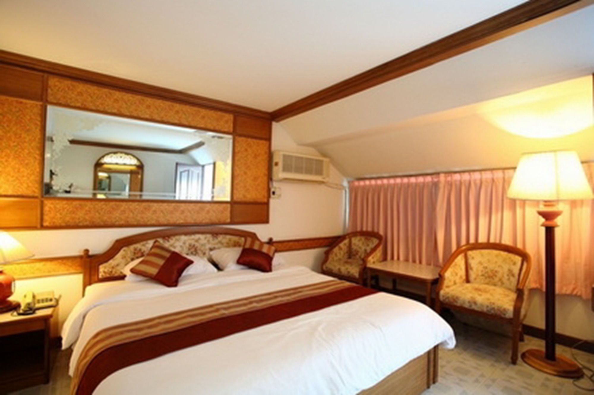 Фото The Pacific Cool Chic