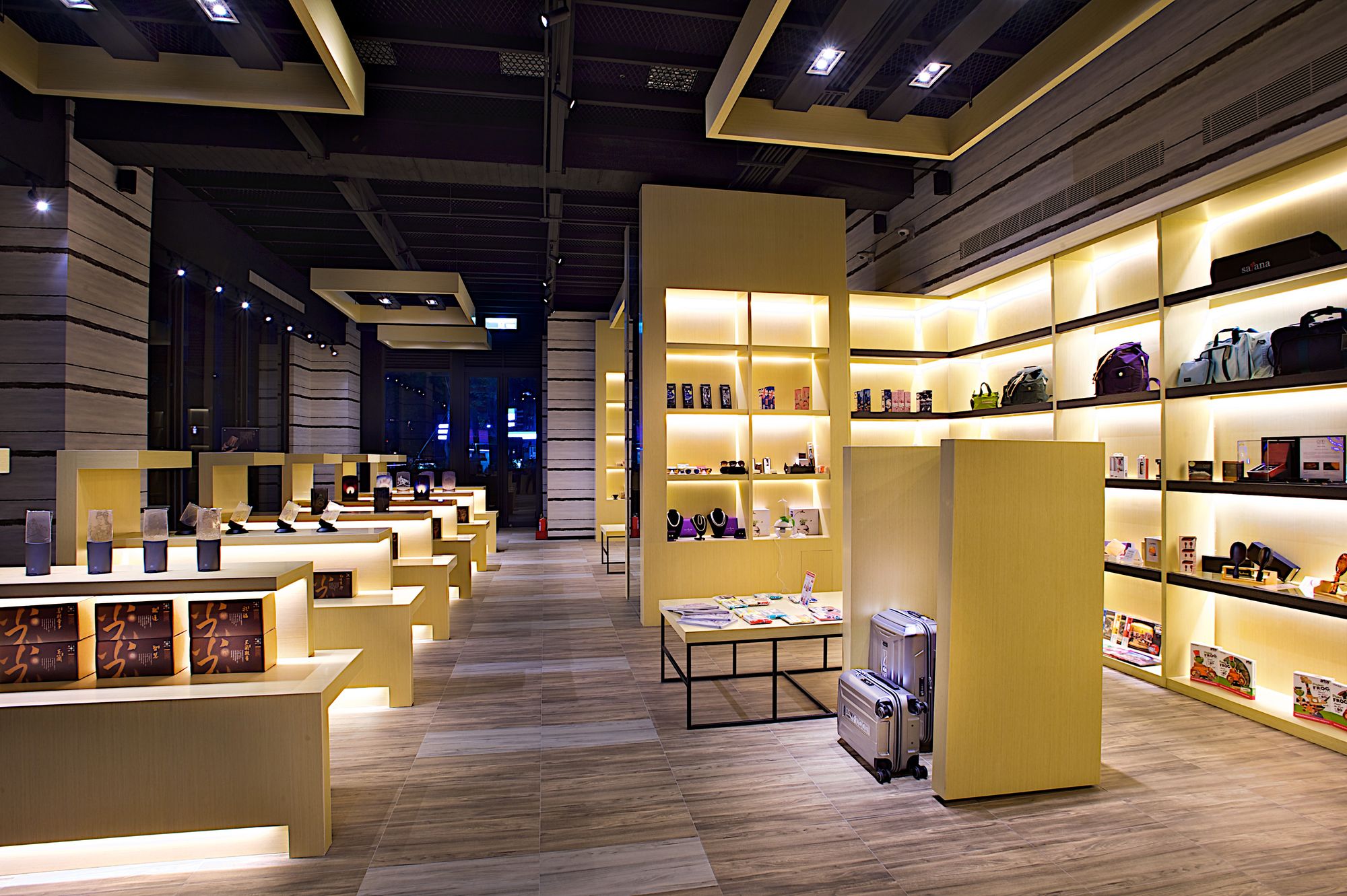 Фото The Gaya Hotel