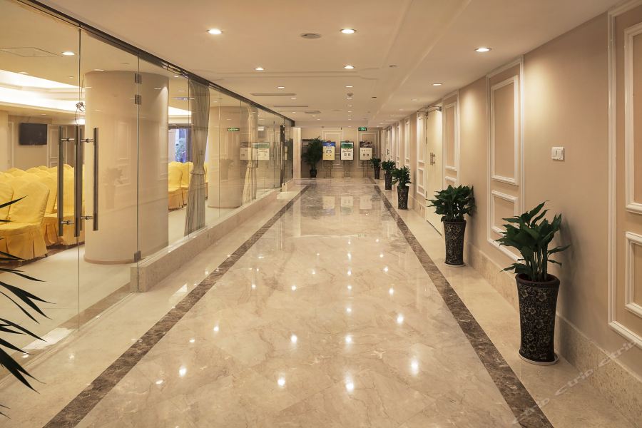 Фото Vienna Chongqing Yuanjiagang Subway Station Branch