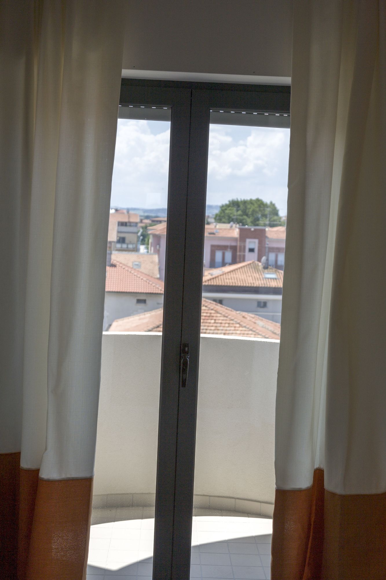 Фото Ghibli Hotel