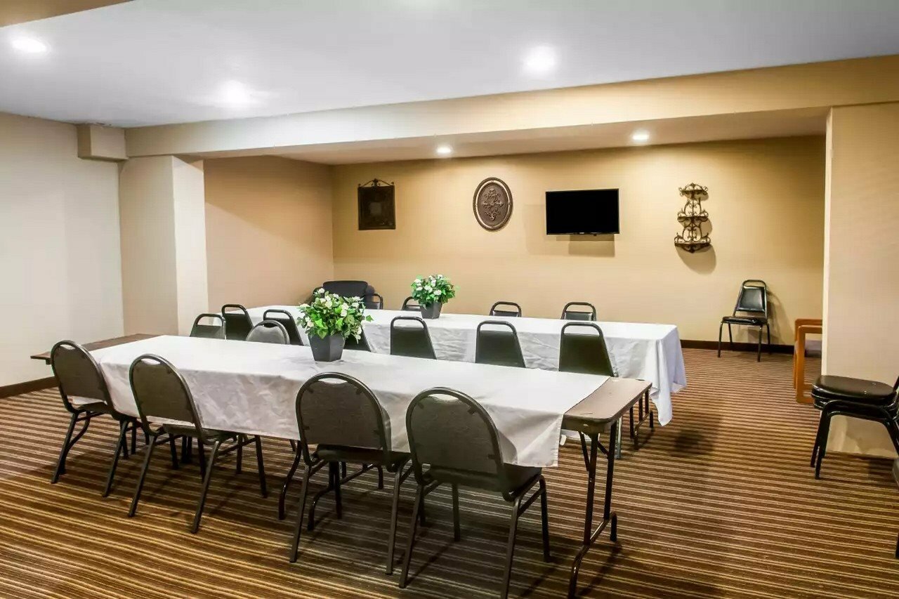 Фото Rodeway Inn East