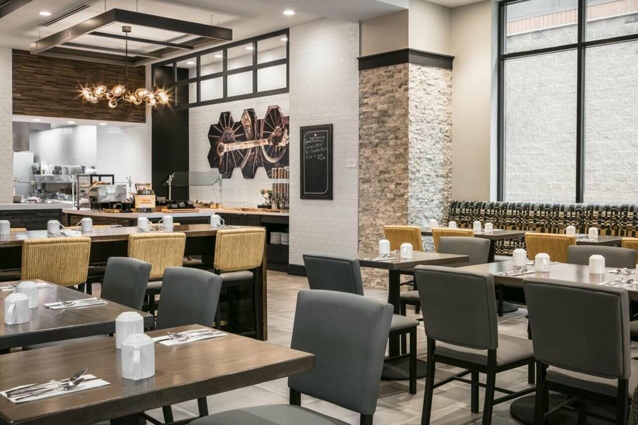 Фото Hilton Garden Inn Iowa City Downtown University