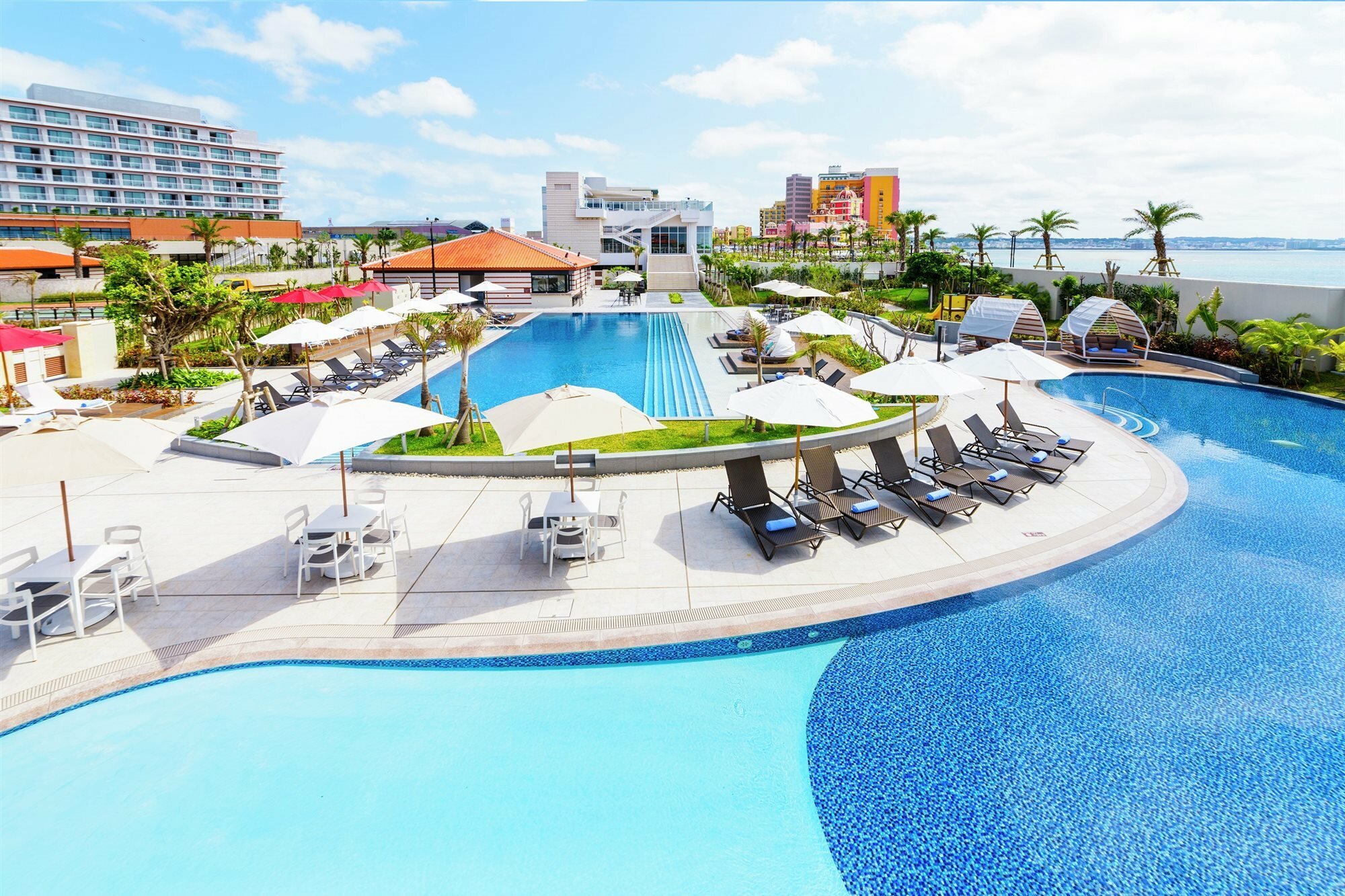 Фото DoubleTree by Hilton Okinawa Chatan Resort