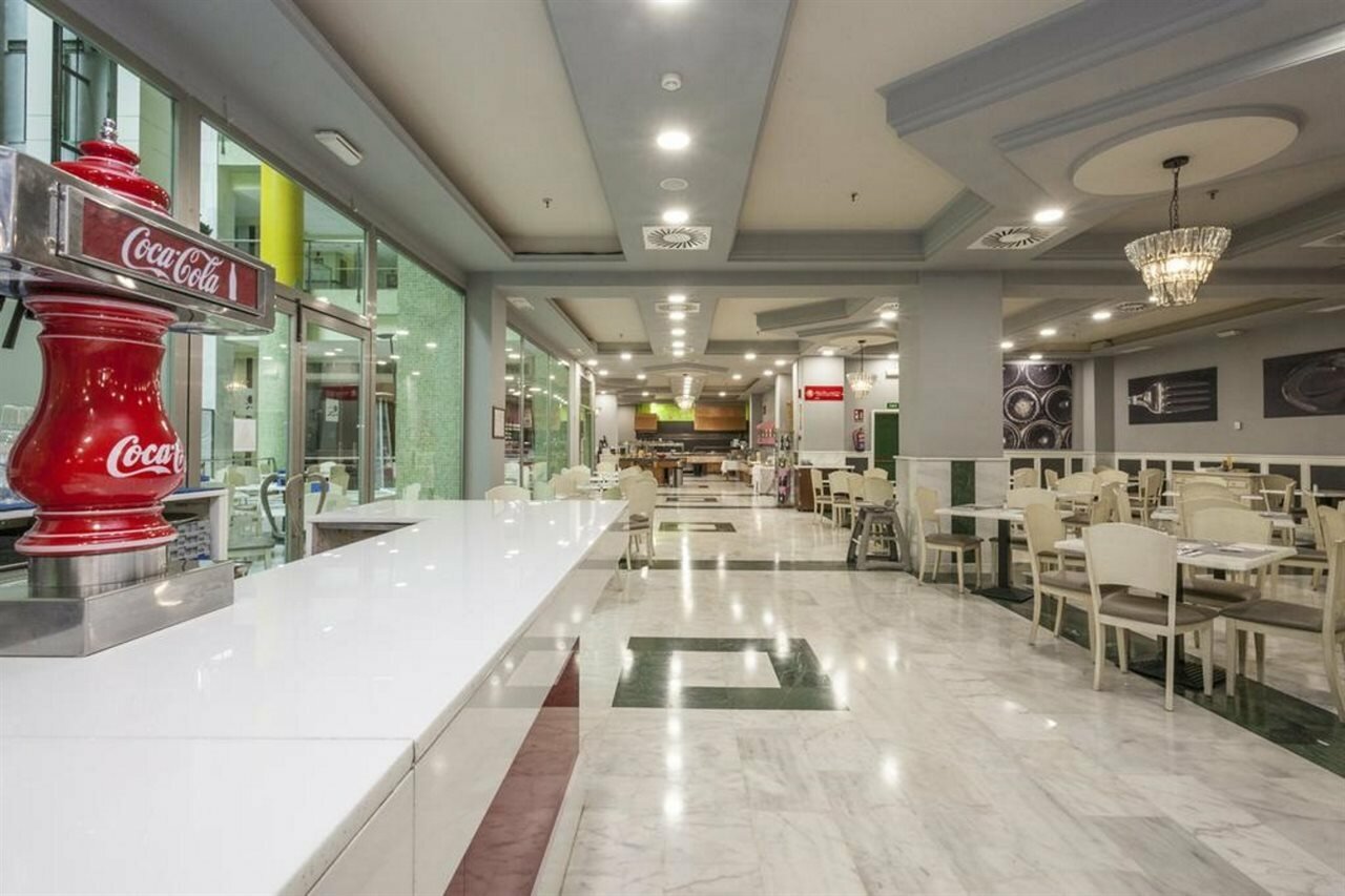 Фото Holiday World Riwo Hotel