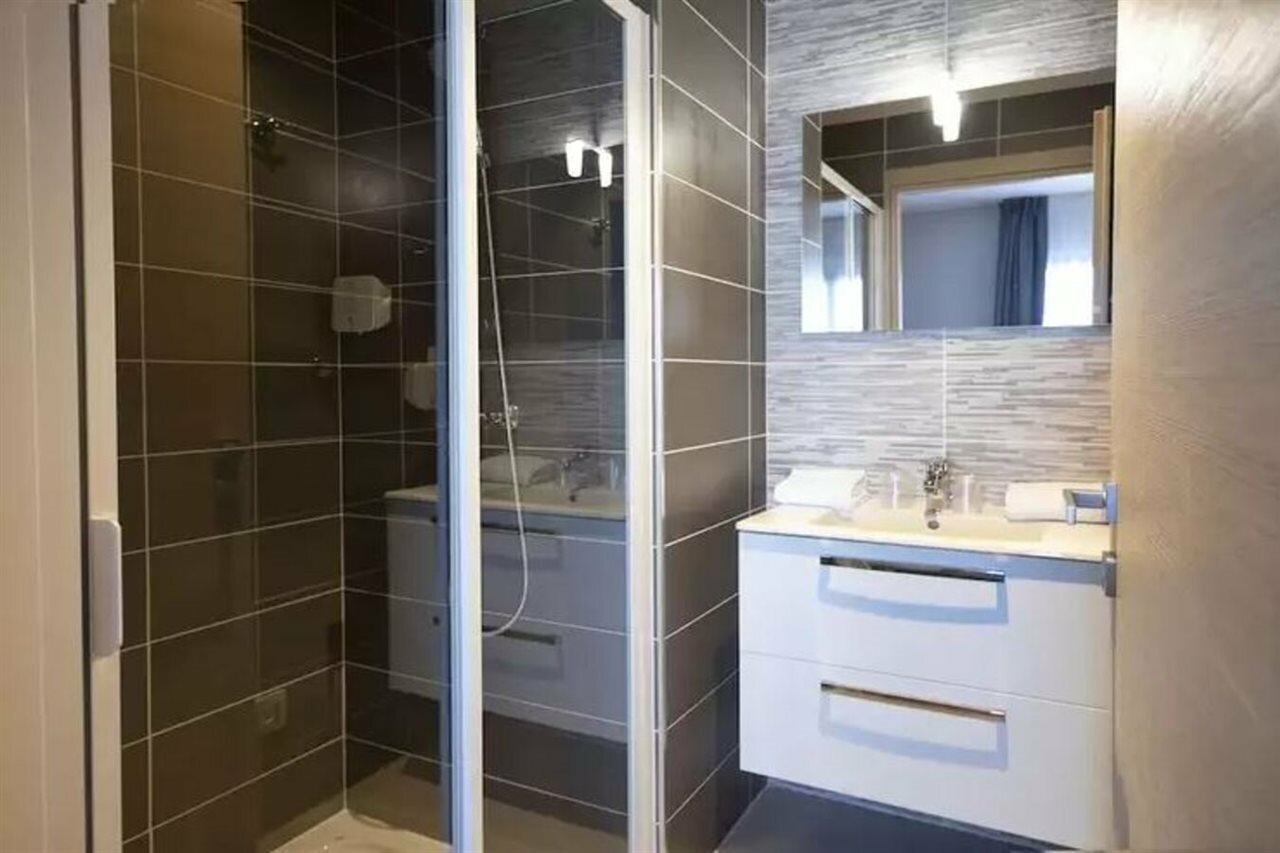 Фото Adonis Le Bastia