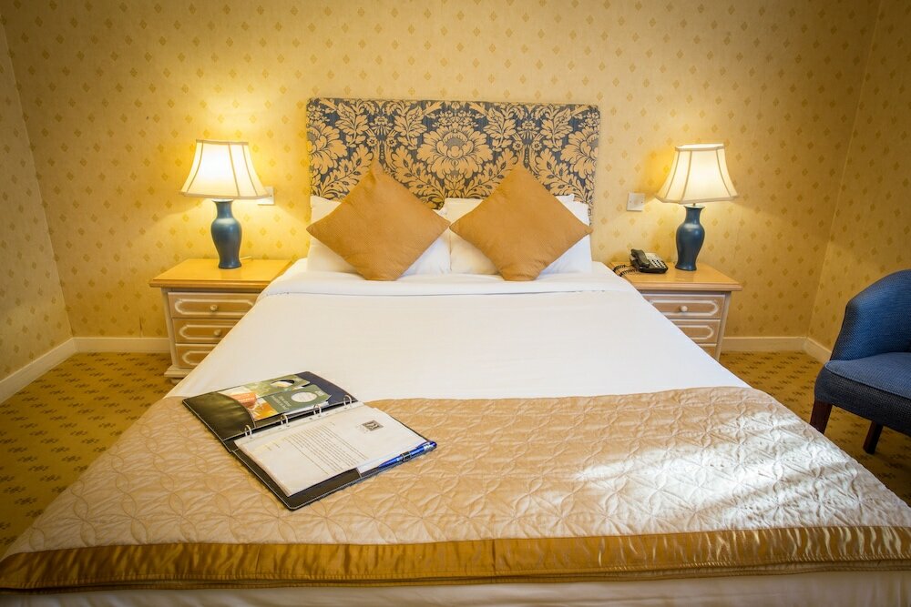 Фото Brook Marston Farm Hotel