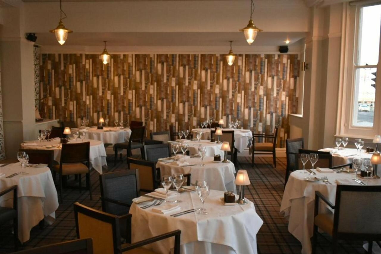 Фото The Old Ship Hotel