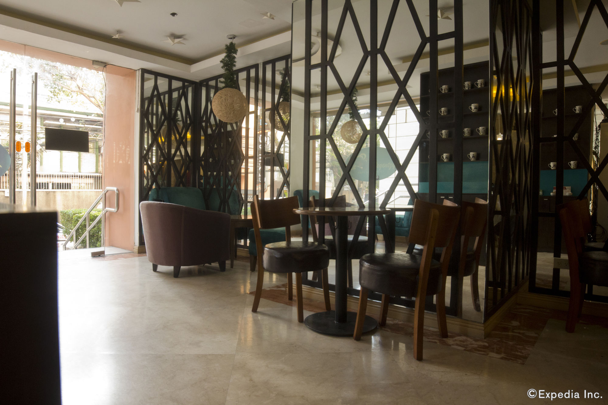 Фото Regency Grand Suites