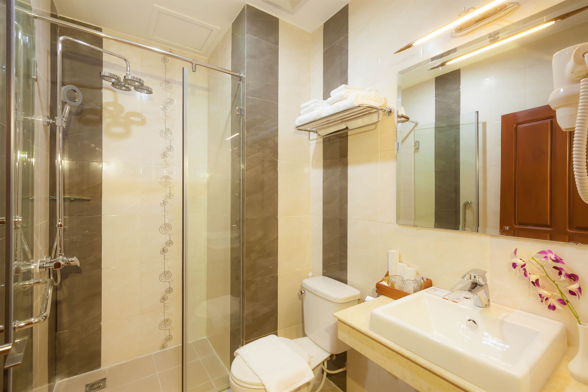 Фото Kirirom Crystal Hotel