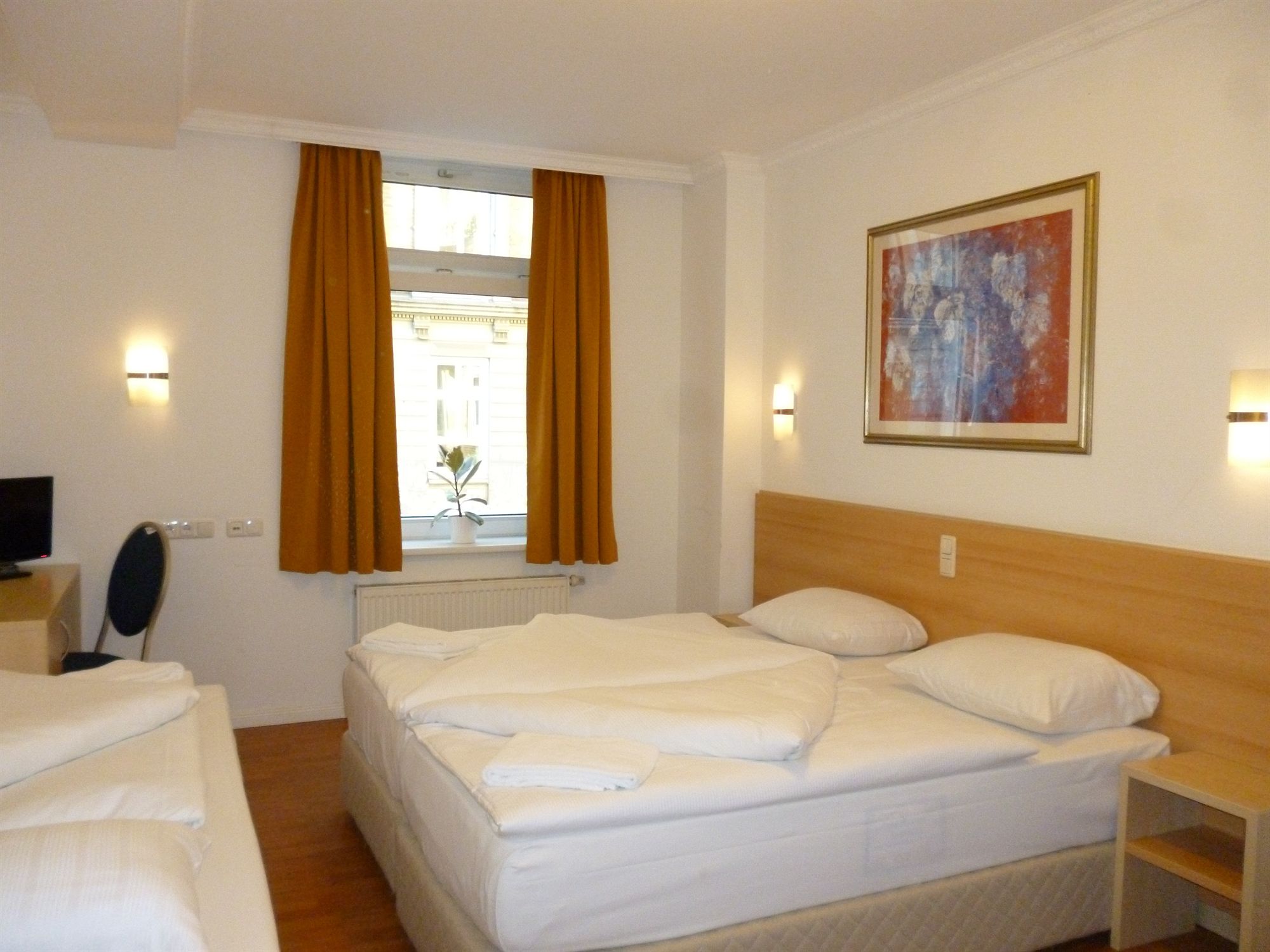 Фото отеля 2