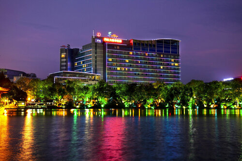 Гостиница Guilin Lijiang Waterfall Hotel в Гуйлине