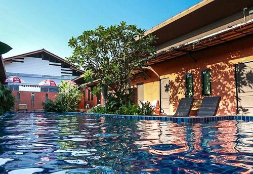 Гостиница Six Pack Cottage в Чалонге