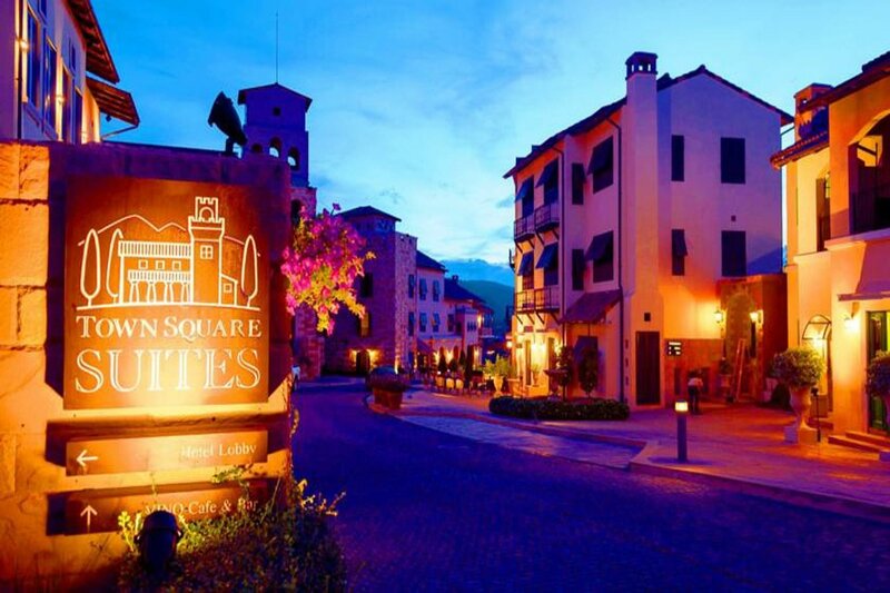 Гостиница Town Square Suites by Toscana Valley