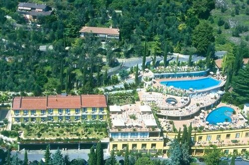 Внешний вид отеля Hotel San Pietro Limone Sul Garda в Лимоне-суль-Гарде, фото 3