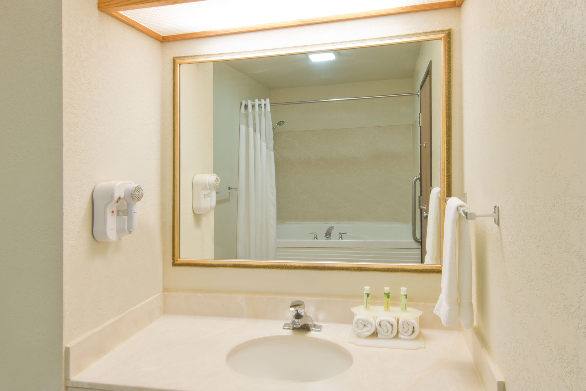 Фото Holiday Inn Express & Suites - North Platte, an Ihg Hotel