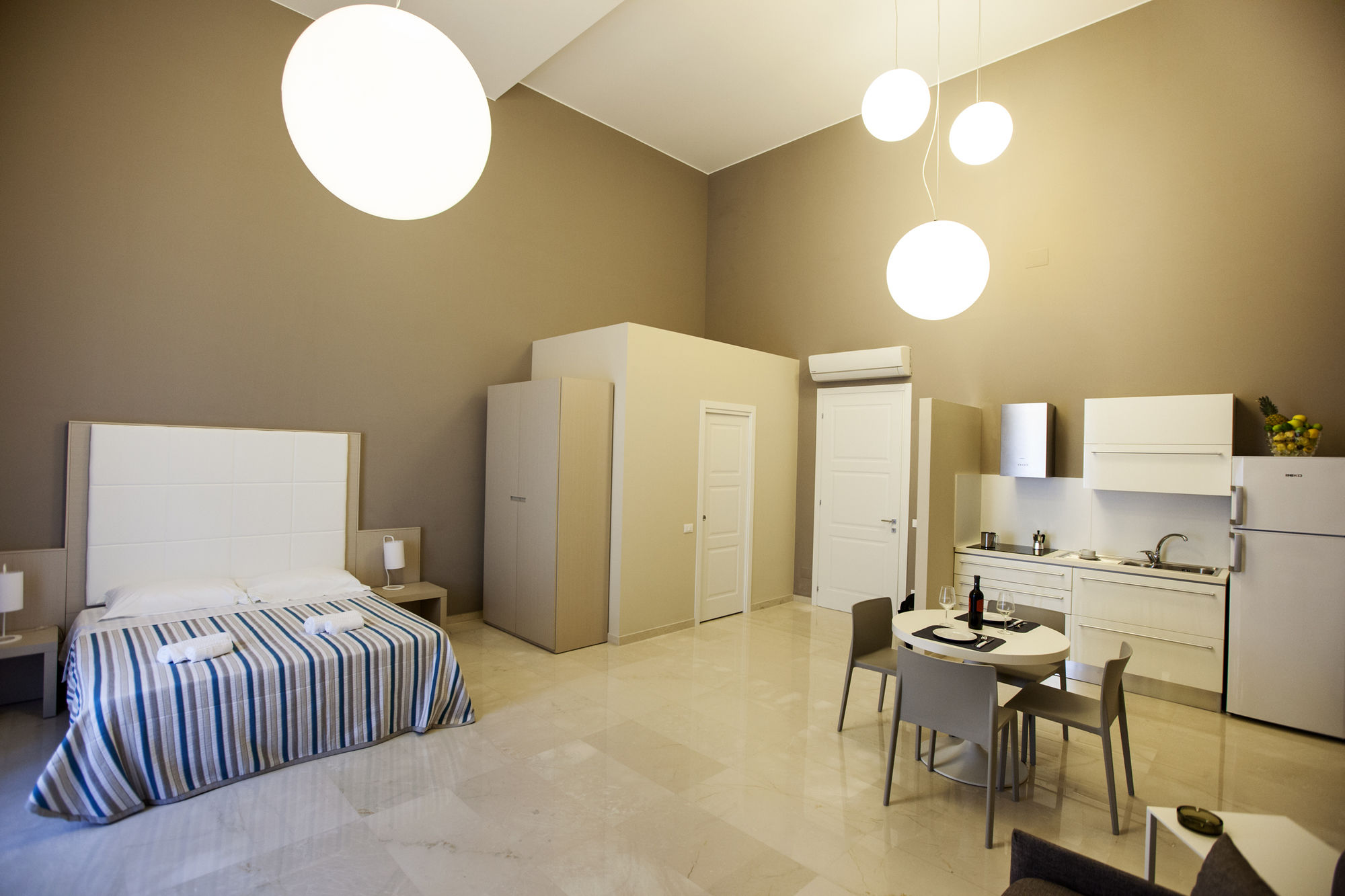 Фото Central Gallery Rooms