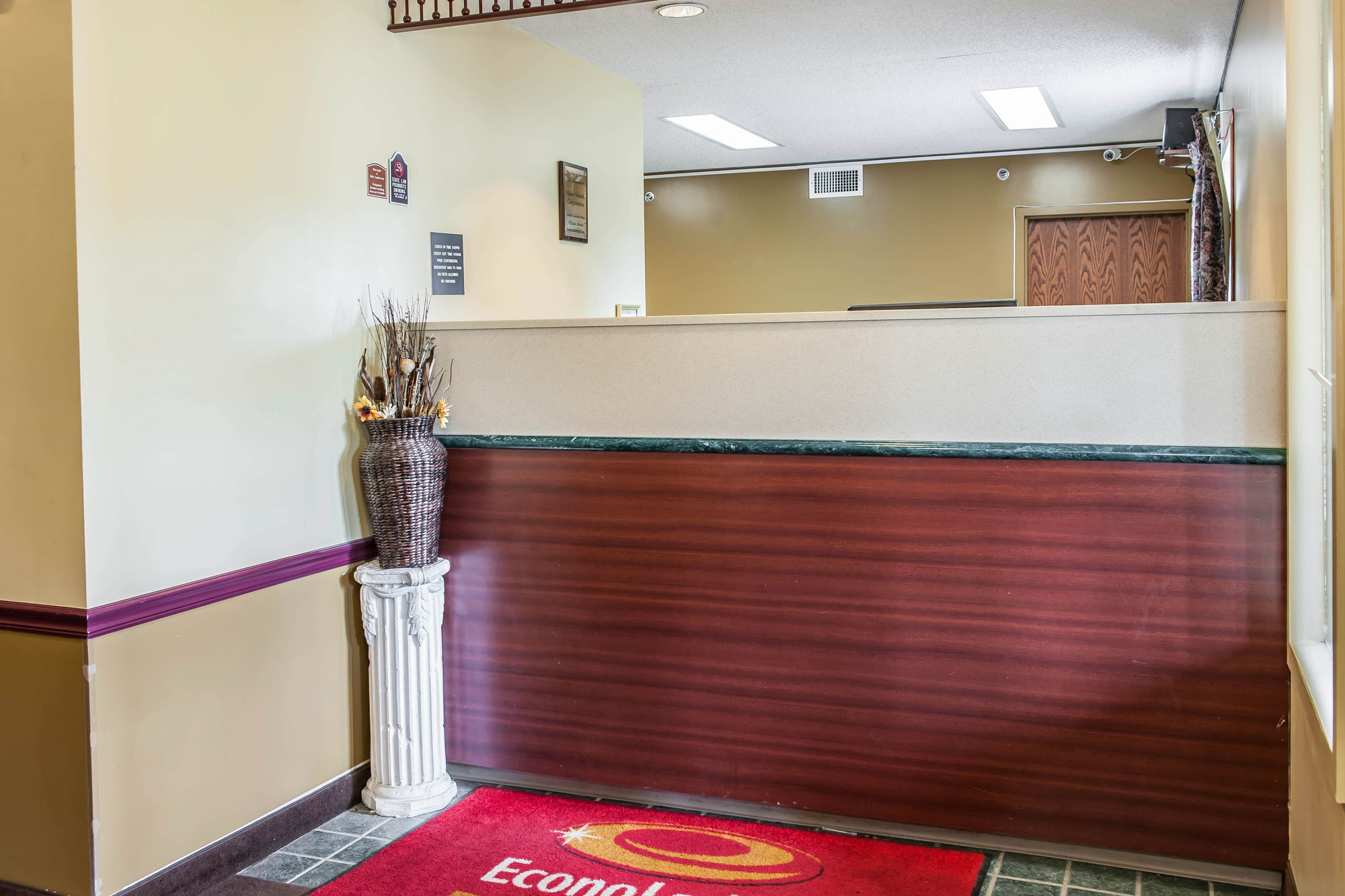 Фото Royal Inn Rockville