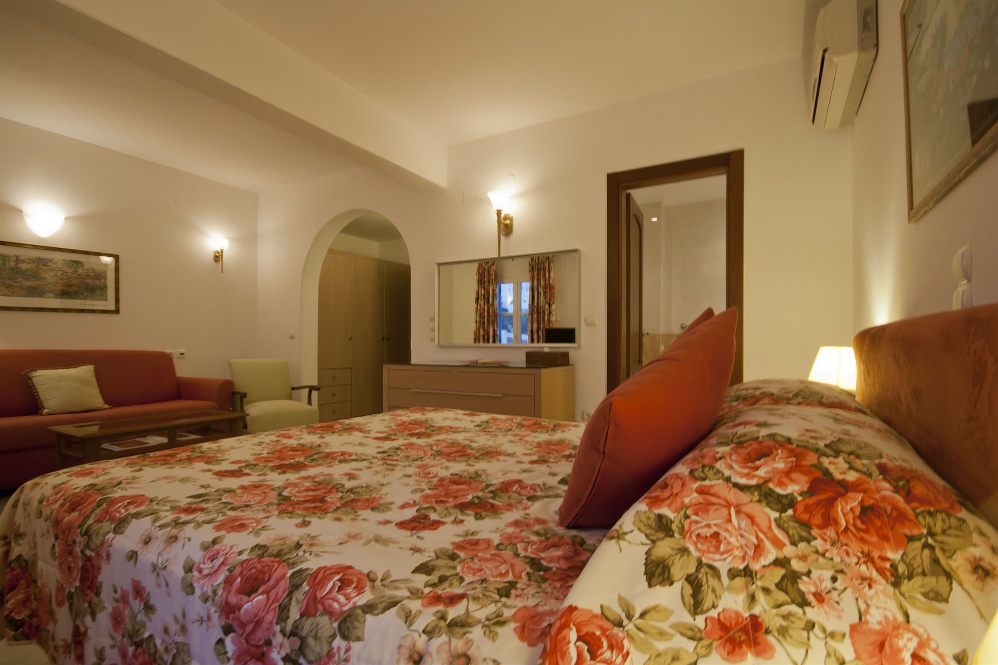 Фото Mykonos Adonis Hotel