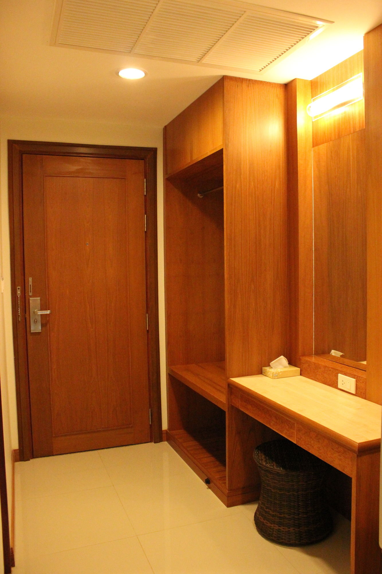 Фото Kanchanaburi City Hotel