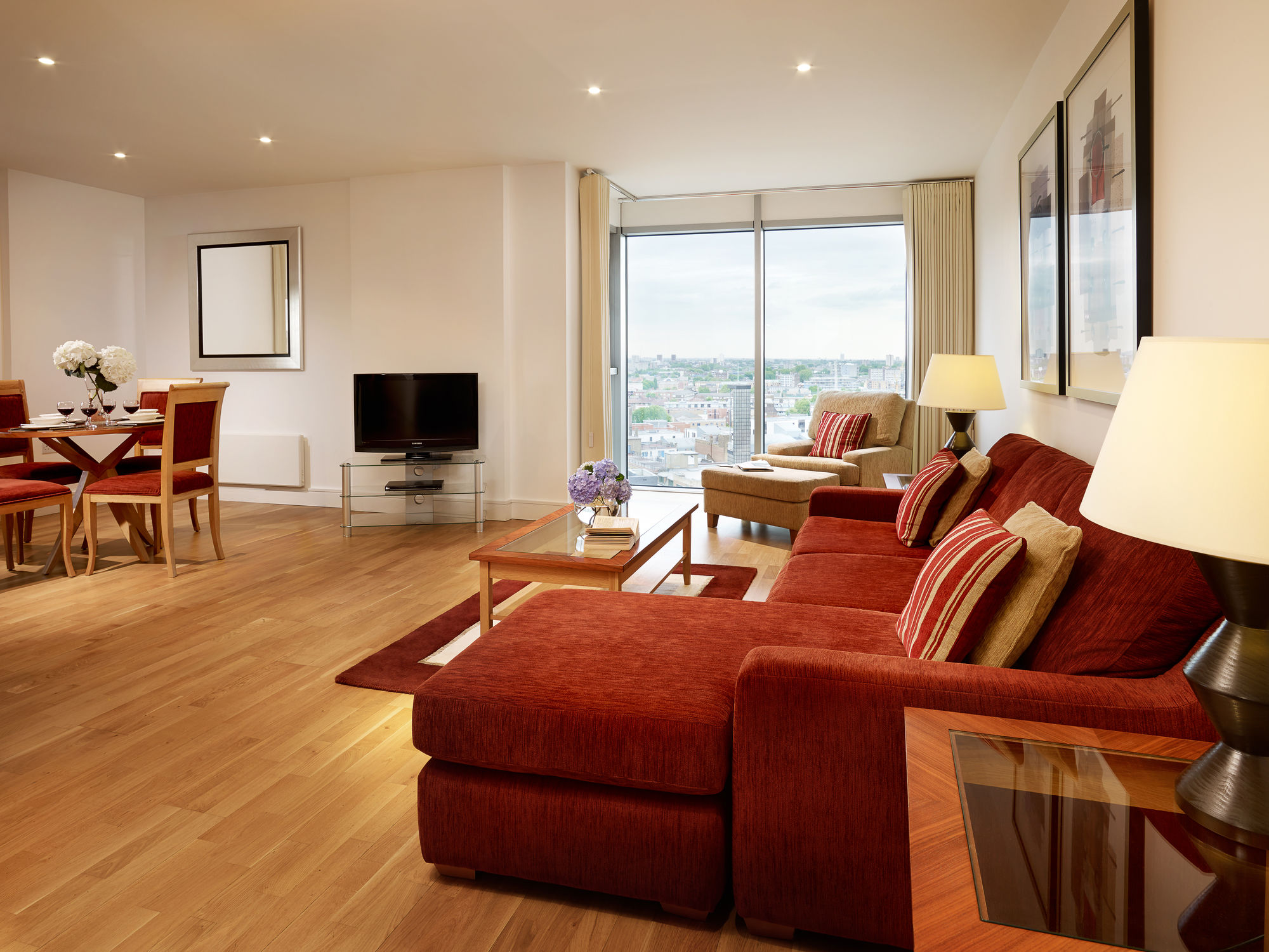 Фото Marlin Aldgate Tower Bridge