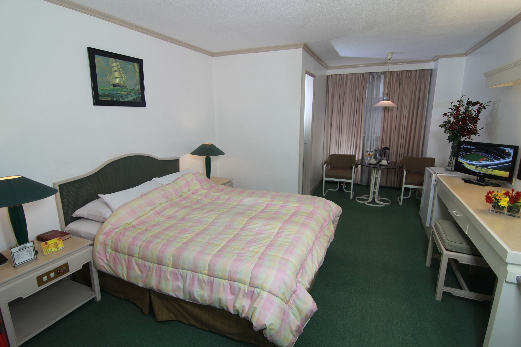 Фото Hotel Supreme