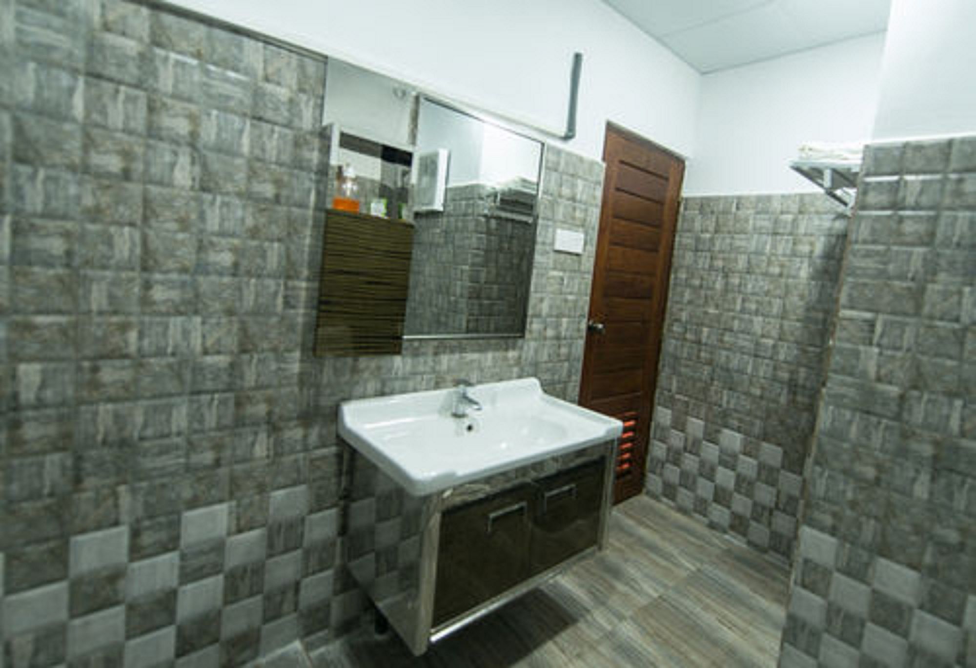 Фото Metro City Hotel