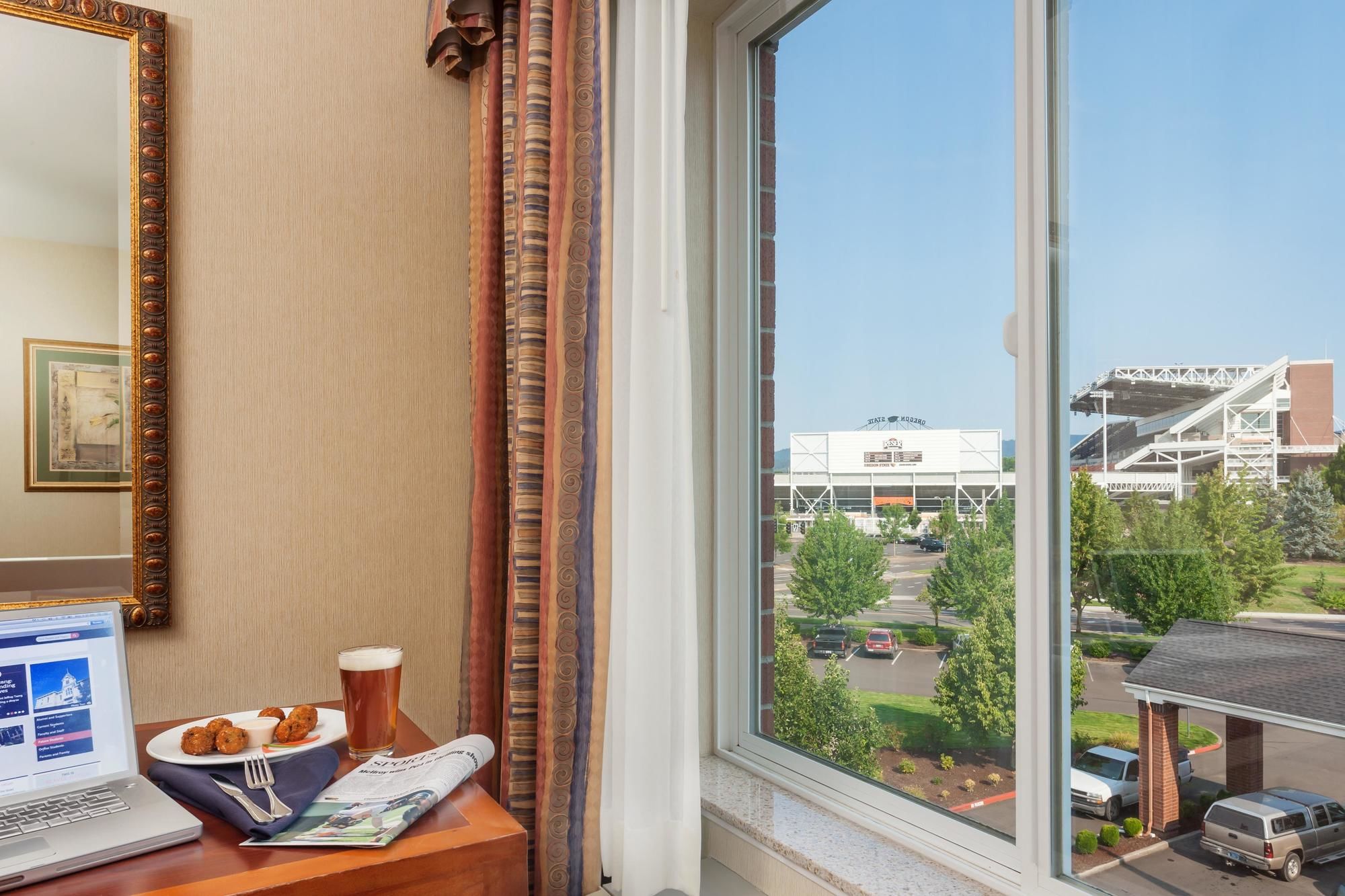 Фото Hilton Garden Inn Corvallis