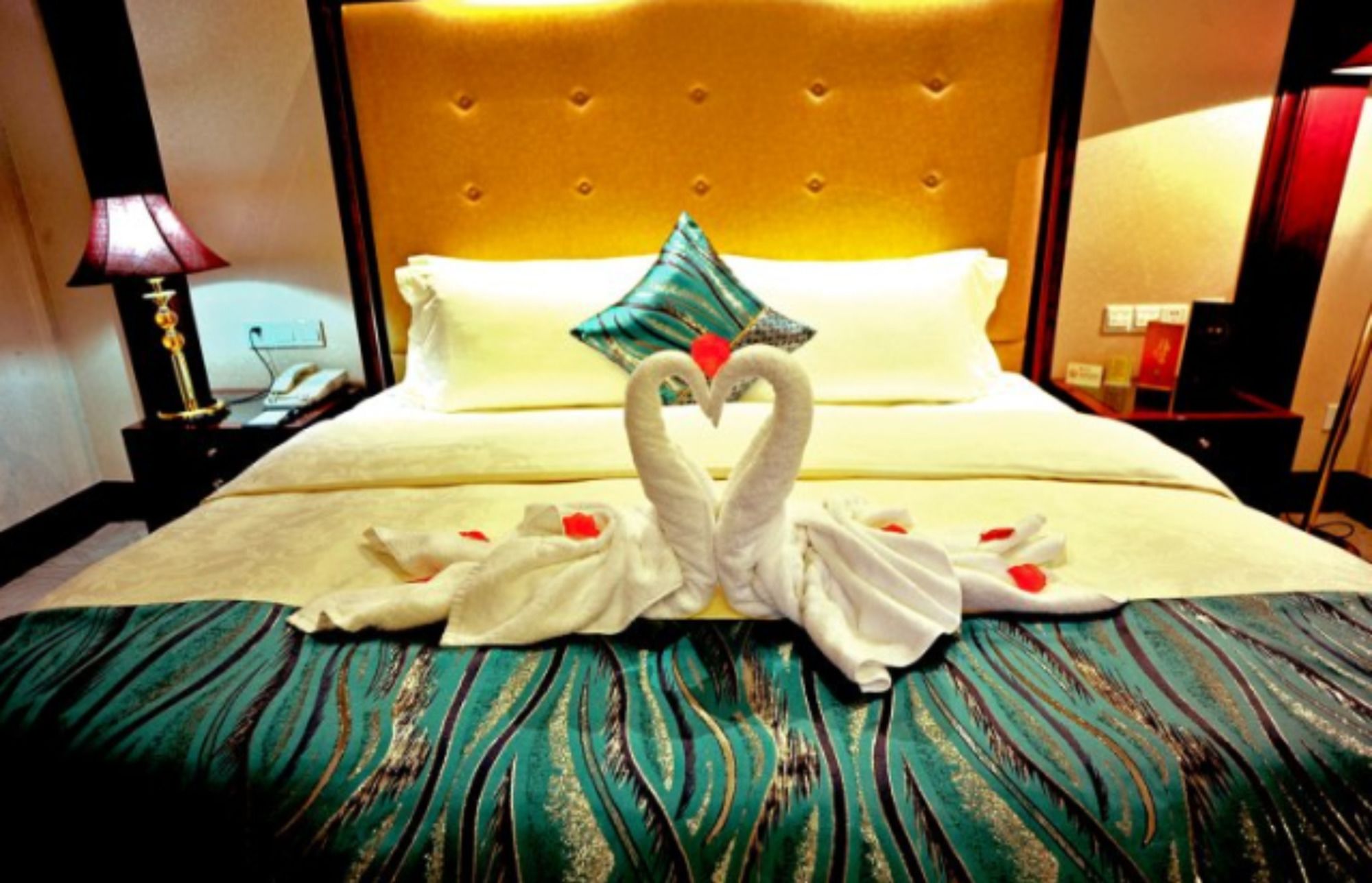 Фото Hubei Huatian Hotel