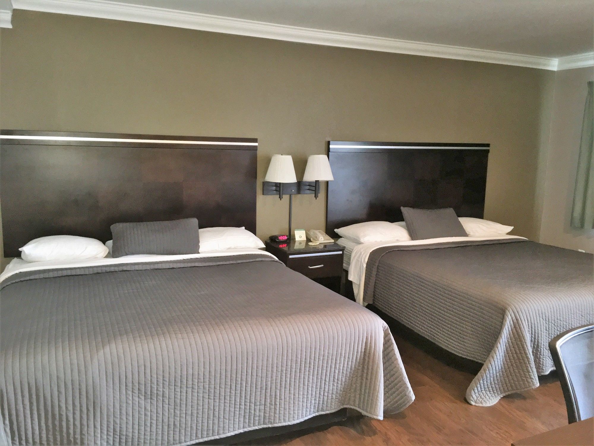 Фото Hawthorne Plaza Inn