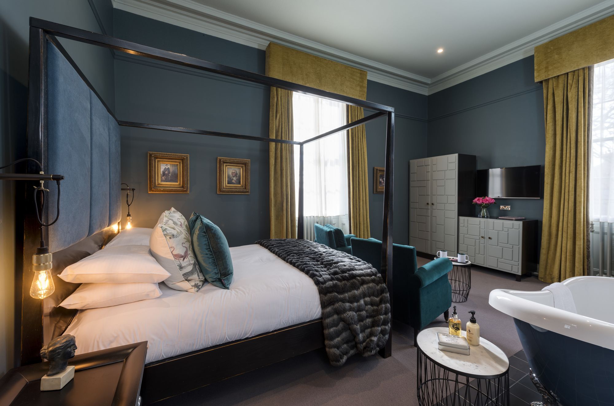 Фото The Churchill Hotel